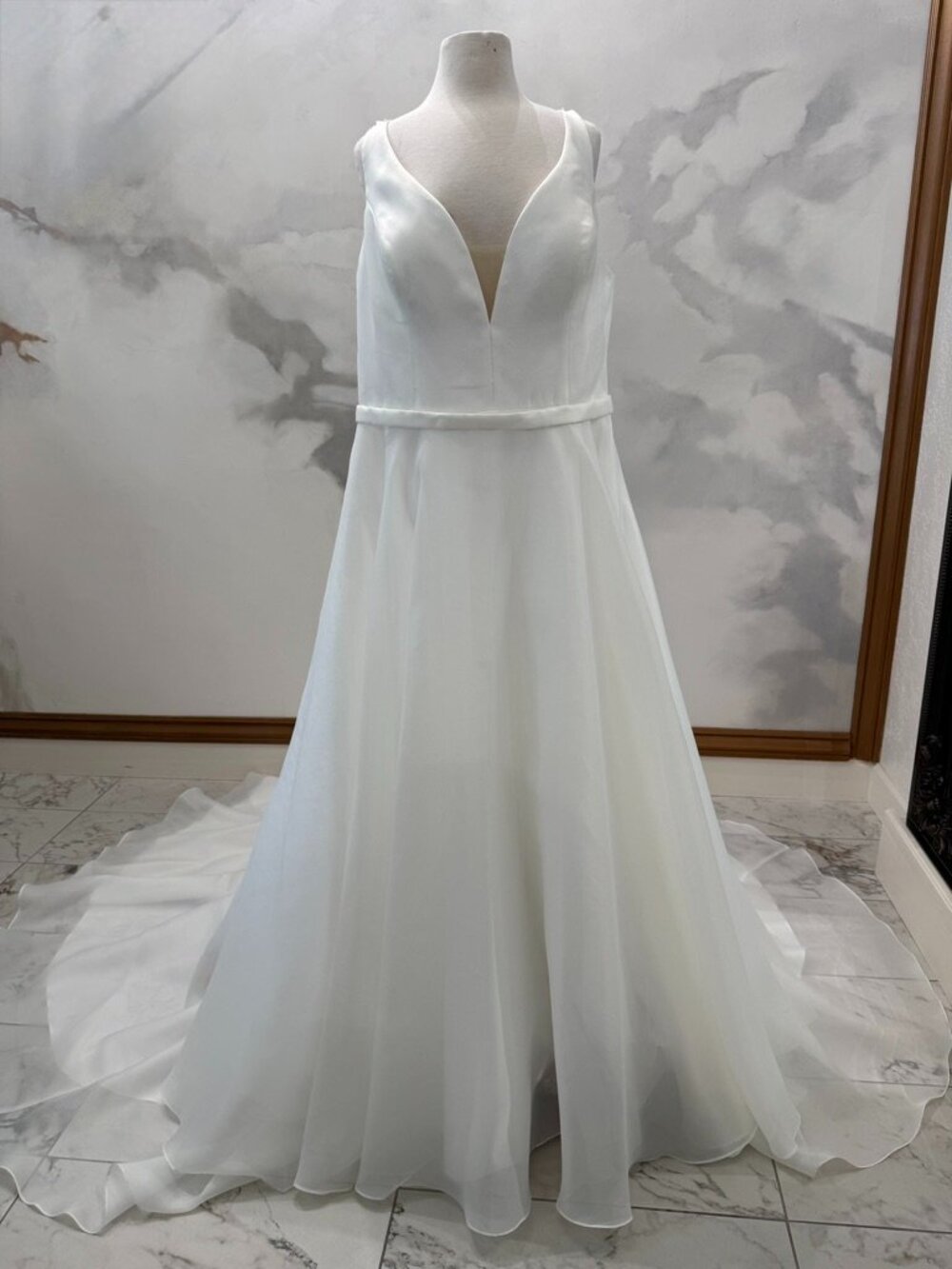 A-Line Wedding Dress Plunging V-Neck Low V-Back Buttons Pockets Ivory Size 24